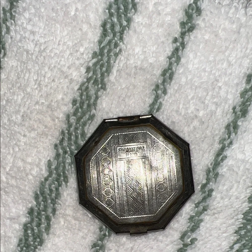 Vintage Phantom Red Blush Compact